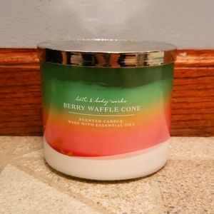Bath and Body Works Berry Waffle Cone 3 Wick Candle